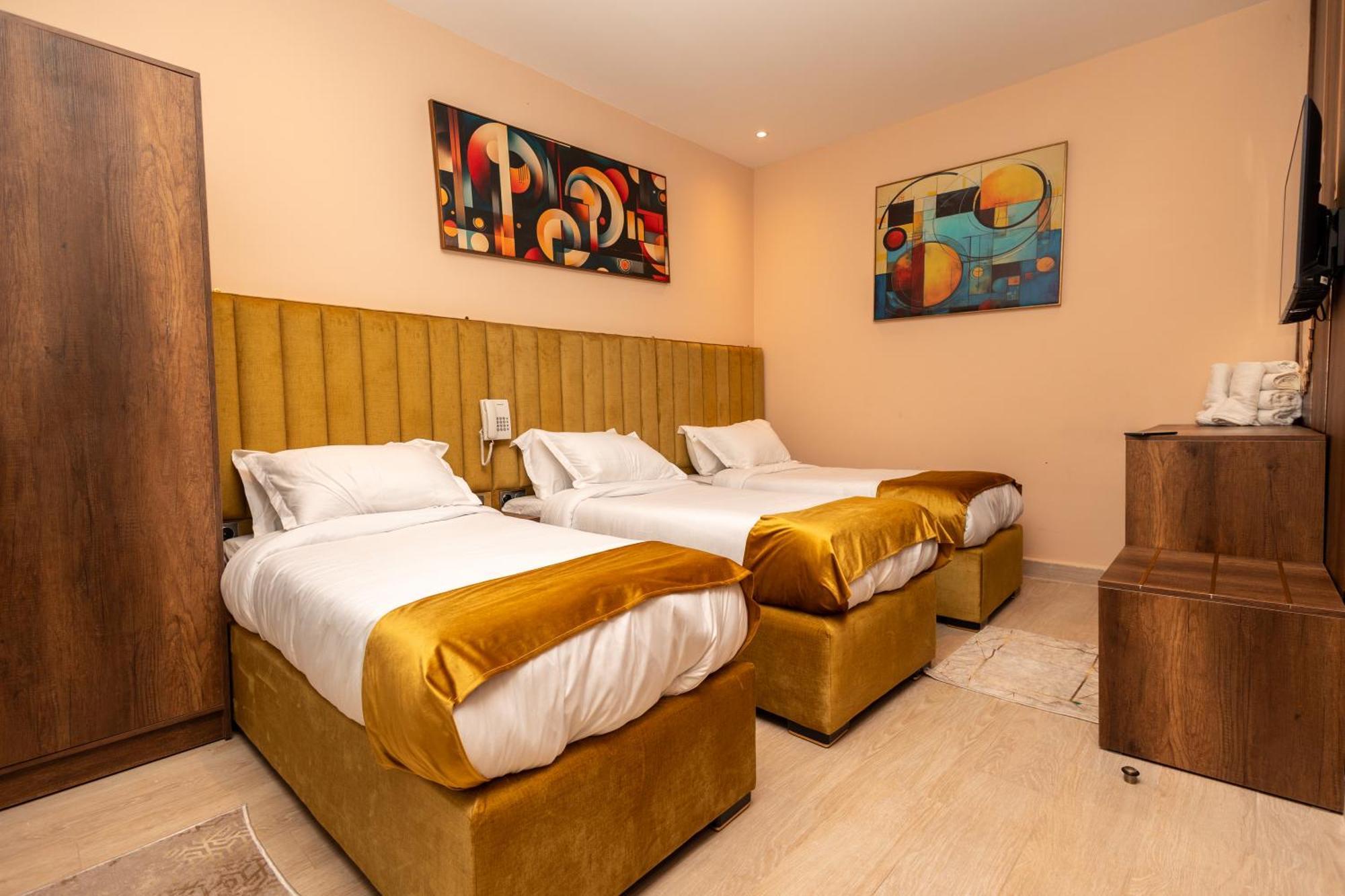 Hotel Saraya