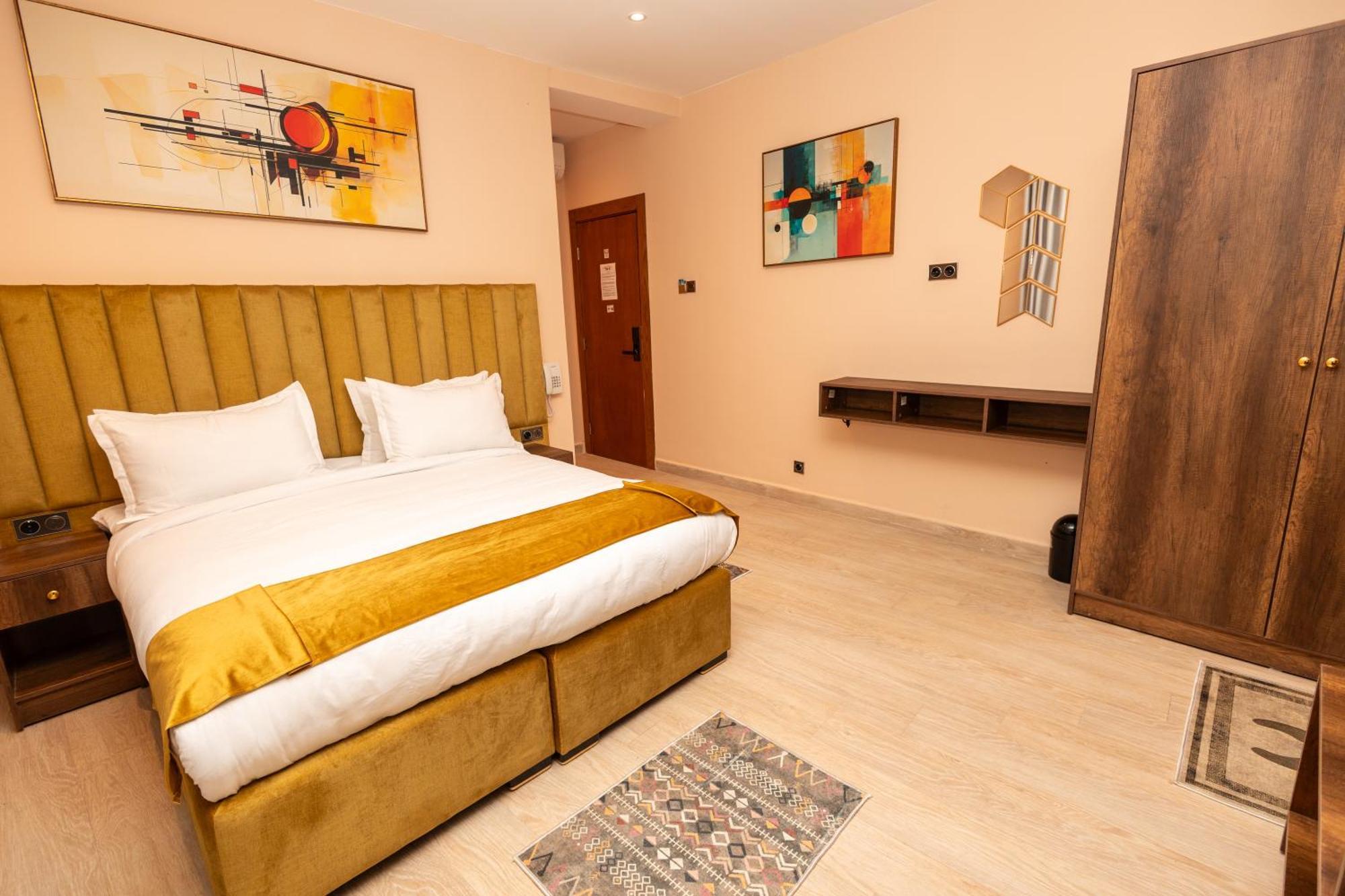 Hotel Saraya